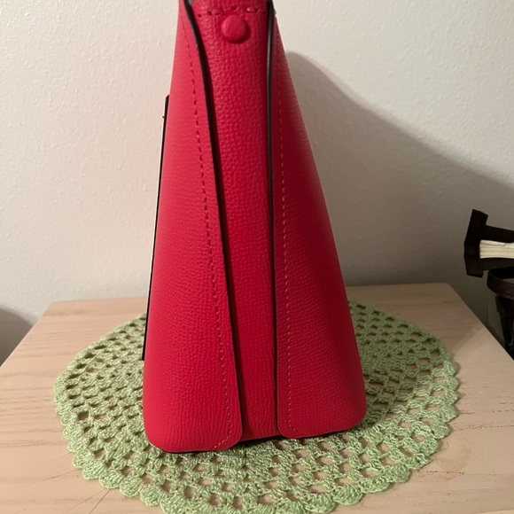 HOT PINK KATE SPADE CROSSBODY. - Picture 4 of 8